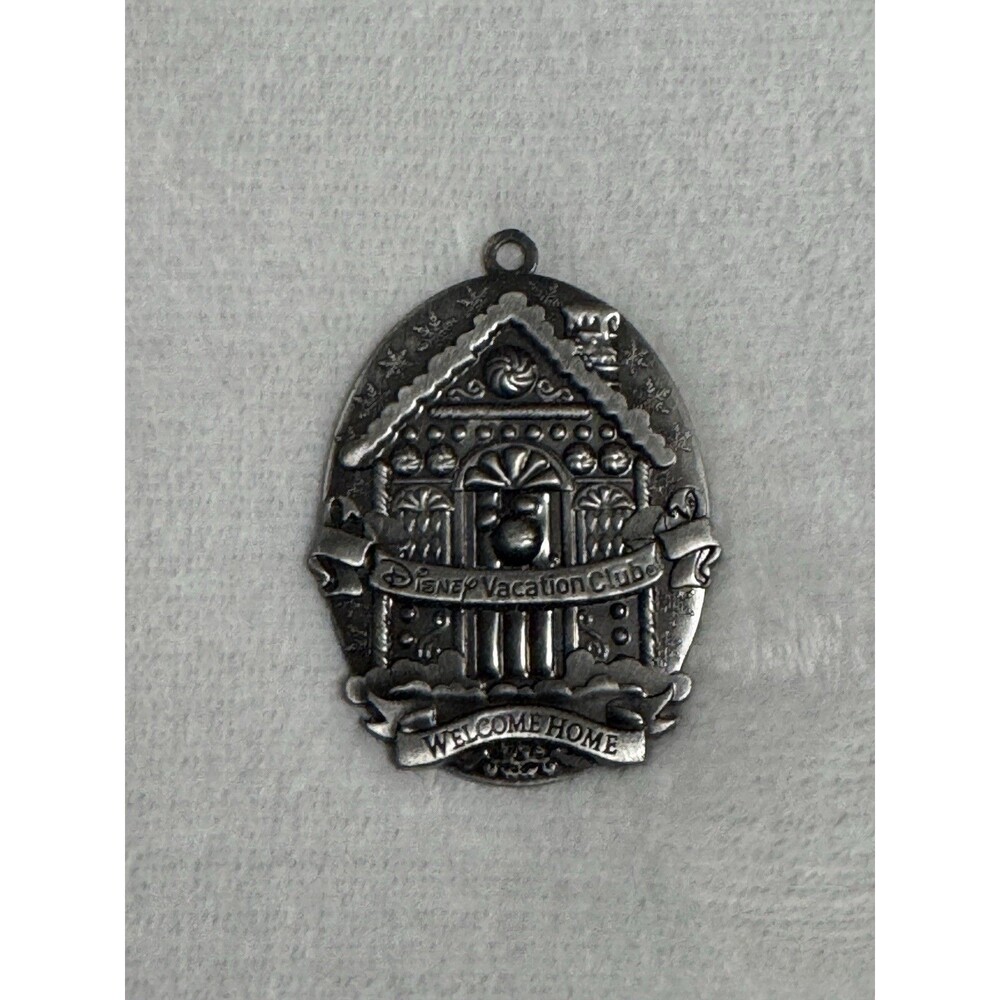 DVC Gingerbread House Welcome Home 2012 Christmas Ornament Disney vacation club